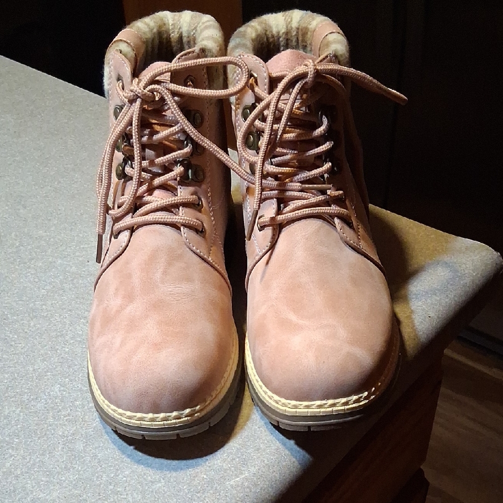 Women's Pink Anjou Femme Lace Up Hiking Boots